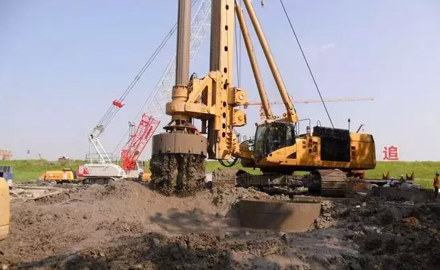旋挖鉆在軟泥地層吸鉆、塌孔、超方和卸渣困難等問題.jpg