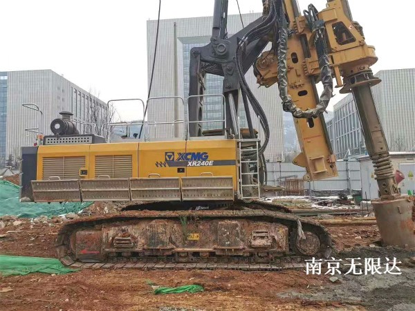 這幾種旋挖機操作很容易損害油缸，應(yīng)注意哪些事項.jpg