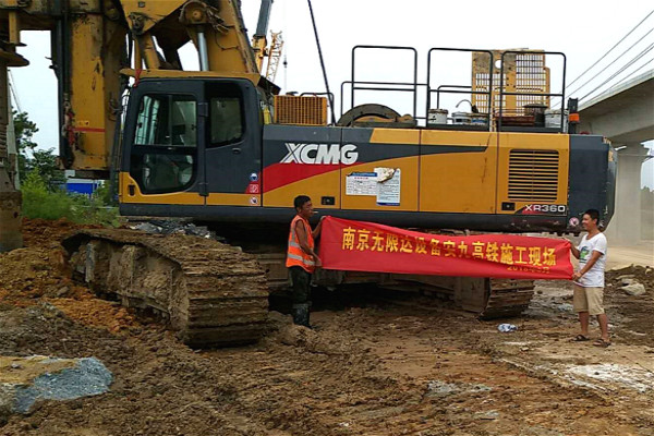 京雄高鐵大型樁基施工中，旋挖鉆機(jī)必不可少.jpg