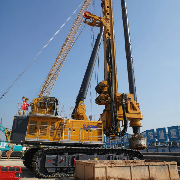 158MPa硬巖旋挖機施工，徐工XR400D.jpg